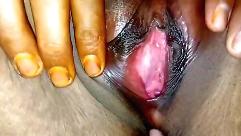 Amateur solo female finger her pussy in homemade vid
