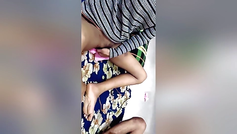 Amateur amateur girl with a big booty fucks and bangs