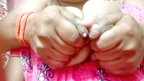 Indian bhabhi in sexy clothes gets fucked in the field