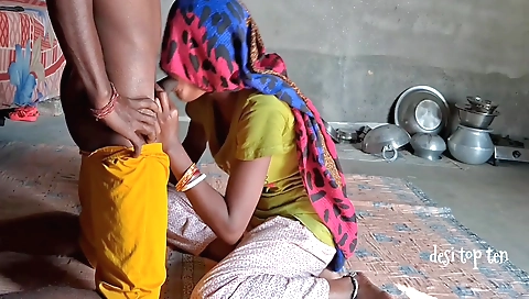 Indian couple is fucking in the field in the amateur video