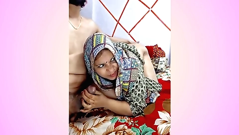 Indian amateur milf with big ass gets fucked in pussy