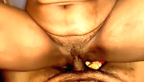 Indian amateur video shows a girl with a hairy pussy