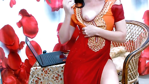 Indian stripper plays with her tits and body on webcam