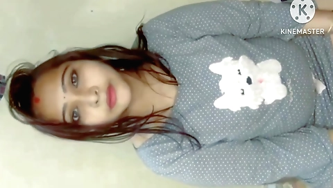 Amateur brunette video with incredible body and sexy face