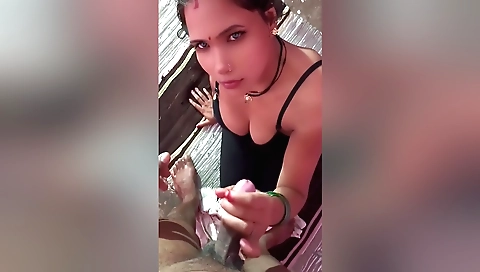 Brunette milf fucking in a hot pov amateur video clip