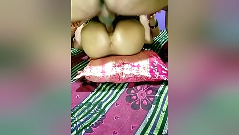 Indian babe sucks her boyfriend and fucks on webcam