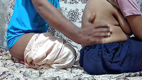 Indian stromp mom and big tits porn in amateur movie