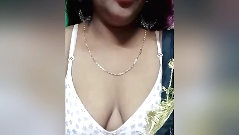 Indian solo female naked video with a very nice look