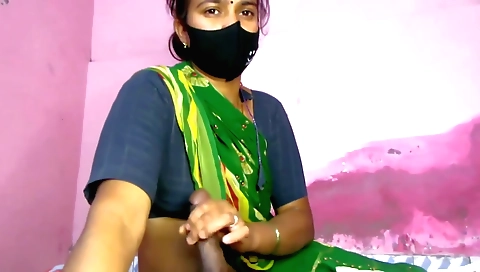 Brunette with big natural boobs and a sexy ass in homemade vid