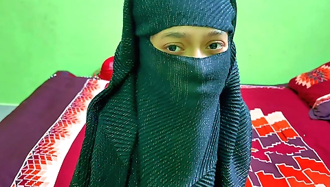 Indian amateur porn video with a hot babe in a white dress