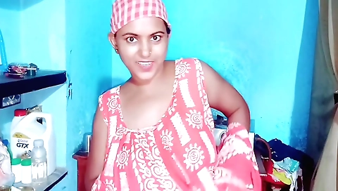 Solo girl in her bedroom with a hot body in hd cam