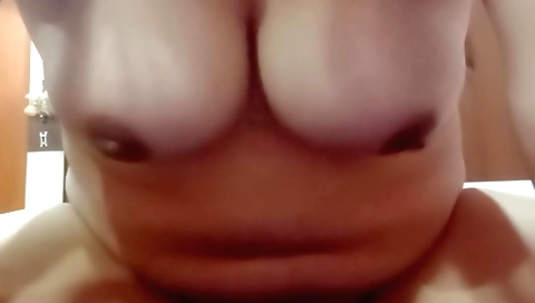 Gorgeous hairy amateur milf is masturbating on the web cam