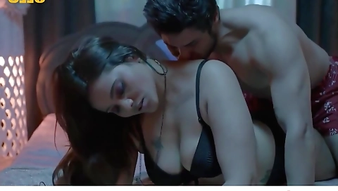 Indian hussy gets a fuck session with her horny young lover