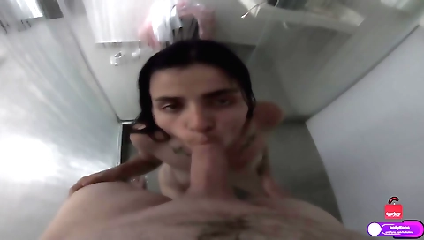 Me siento bajo la luz de la luna y siento ser como si me la siento