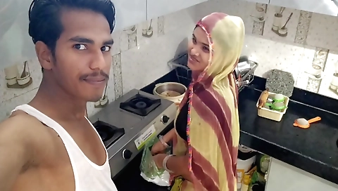 Brunette amateur indian bhabhi cooking and giving a good dish