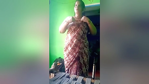 Amateur indian blonde with sexy body and legs in hd video