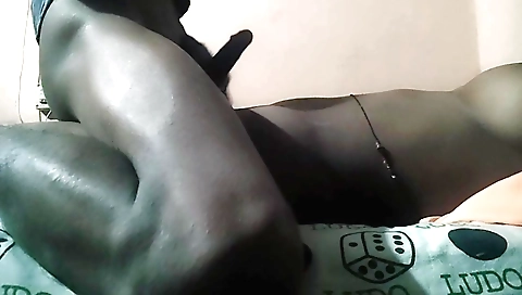 Indian housewife with sexy body shows some sex videos 2014