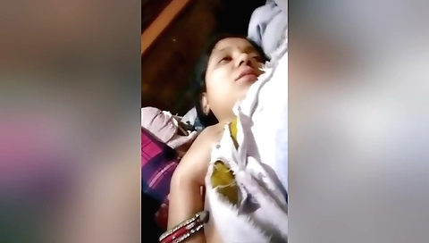 Sexy brunette amateur teen 19+ enjoys some solo webcam sex