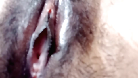 Indian hairy girl showing her hairy pussy in a solo video