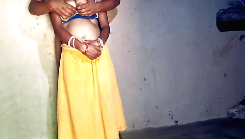 Indian babe gets fucked and her pussy stretched out