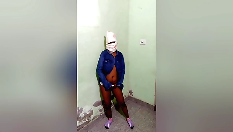 Hot indian chick shows off her body in hd solo video