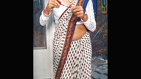 Solo hindi video desi nikhali mein dali gaya pani nikal diya