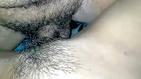 Indian babe shows off her hairy pussy in amateur video