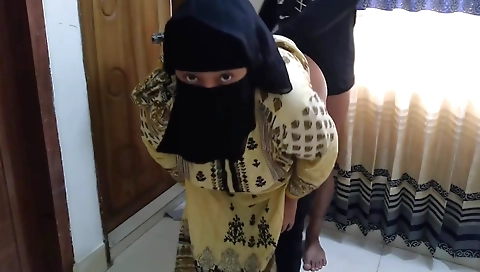 Indian amateur woman shows off her big ass and clit