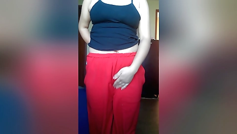 Indian pornstar masturbates with her fingers in amateur clip