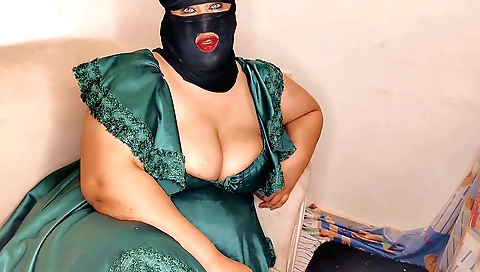 Hot babe with big boobs fucks in anal hole in amateur video