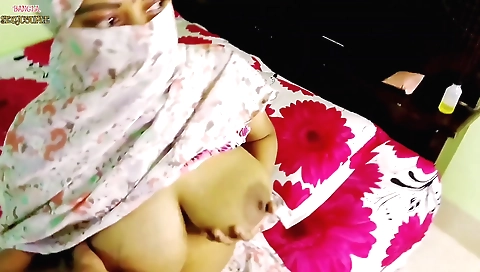 Amateur milf is giving anally and her lover is fucking her