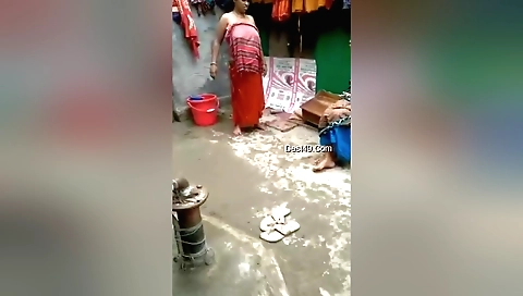 Bhabhi shows us her big natural tits in a solo video