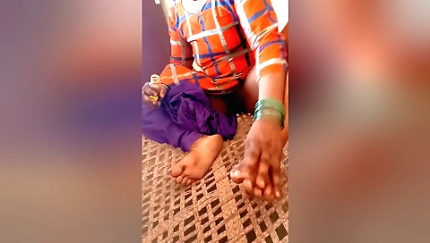 Indian amateur girl with a big booty fucks in the backyard