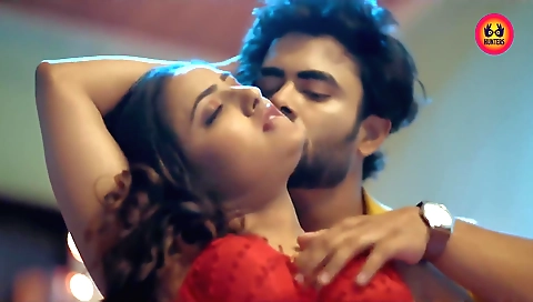 Brunette chotia with big tits and ass is playing online