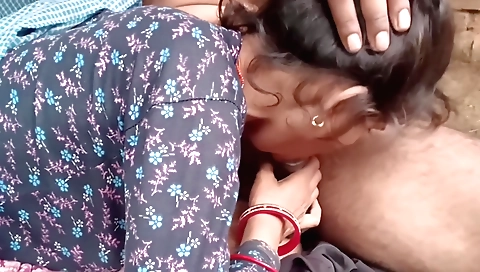 Indian teen is showing off her ass on homemade video