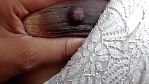 Indian girl makes this amateur desi video for a porn vid