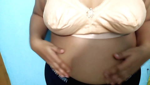 Indian teen naked on the webcam and shows off her body