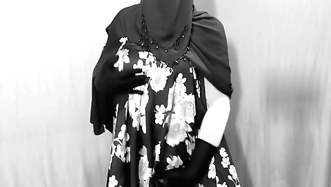 Indian housewife fucked with her neighbor in a solo video