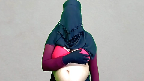 Indian teen plays with spoon and glass in solo porn