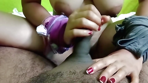 Amateur hairy indian babe gets fucked by her boyfriend