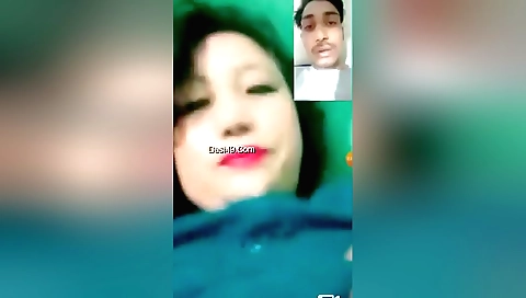 Sexy amateur brunette chick shows her boobs on webcam