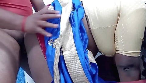 Indian girl with a big ass enjoys the fun of sucking