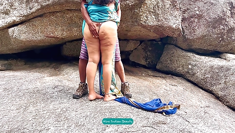 Indian girl 18+ has outdoor sex with her boyfriend