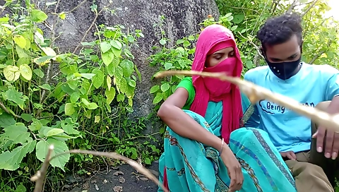 Desi girl comes out of forest village area to fuck