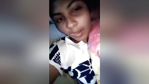 Today Exclusive -cute Desi Girl Shows Her Boobs And Wet Pussy