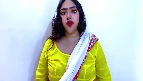 Big boobies amateur brunette is eating her auntie's pussy